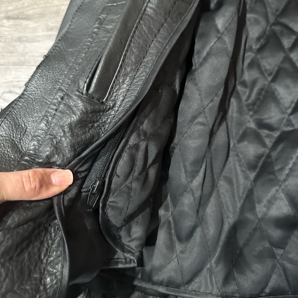 Unik Vtg Black Leather Fringe Jacket - Picture 4 of 16